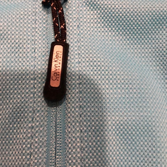 EUC Women’s Calvin Klein Performance Jacket! - Picture 3 of 4
